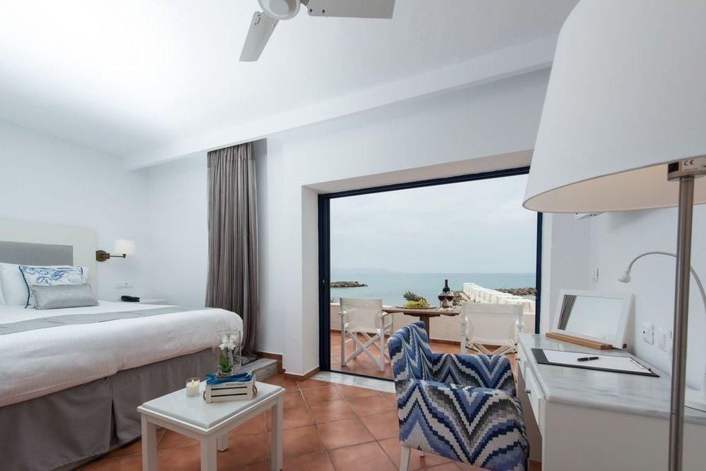 Island Waterfront Suite with Private Pool