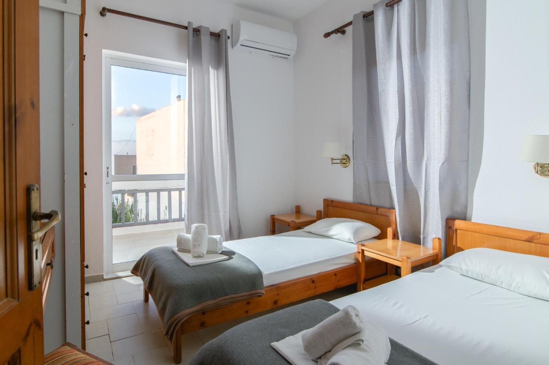 First Floor Twin Room with Sea/Pool View