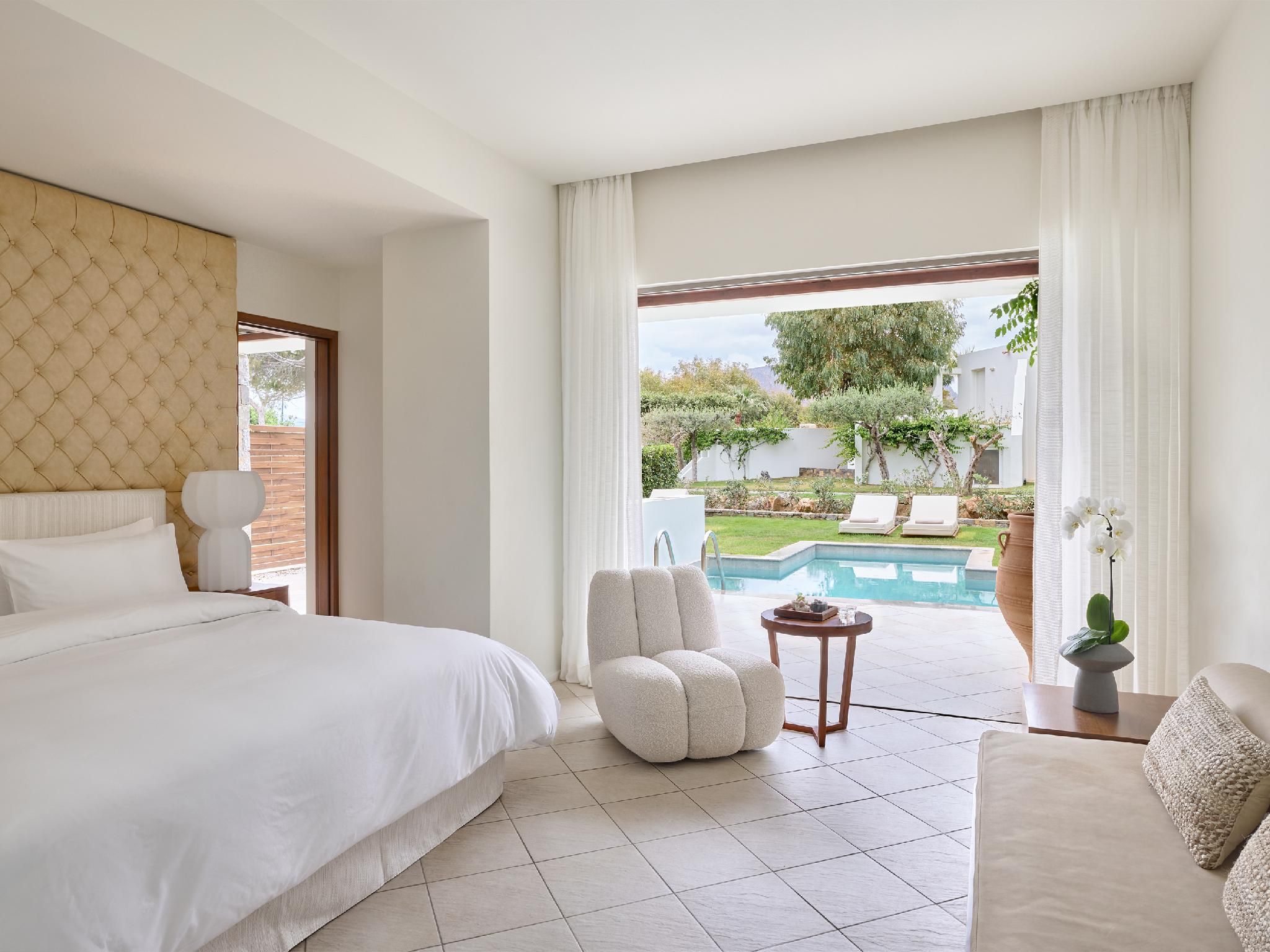 Swim Up Double Room with Private Garden