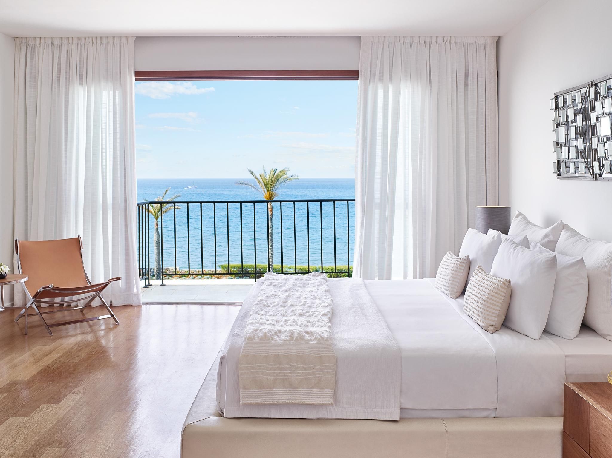 Royal Sea View Villa with Courtyard and Private Heated Pool