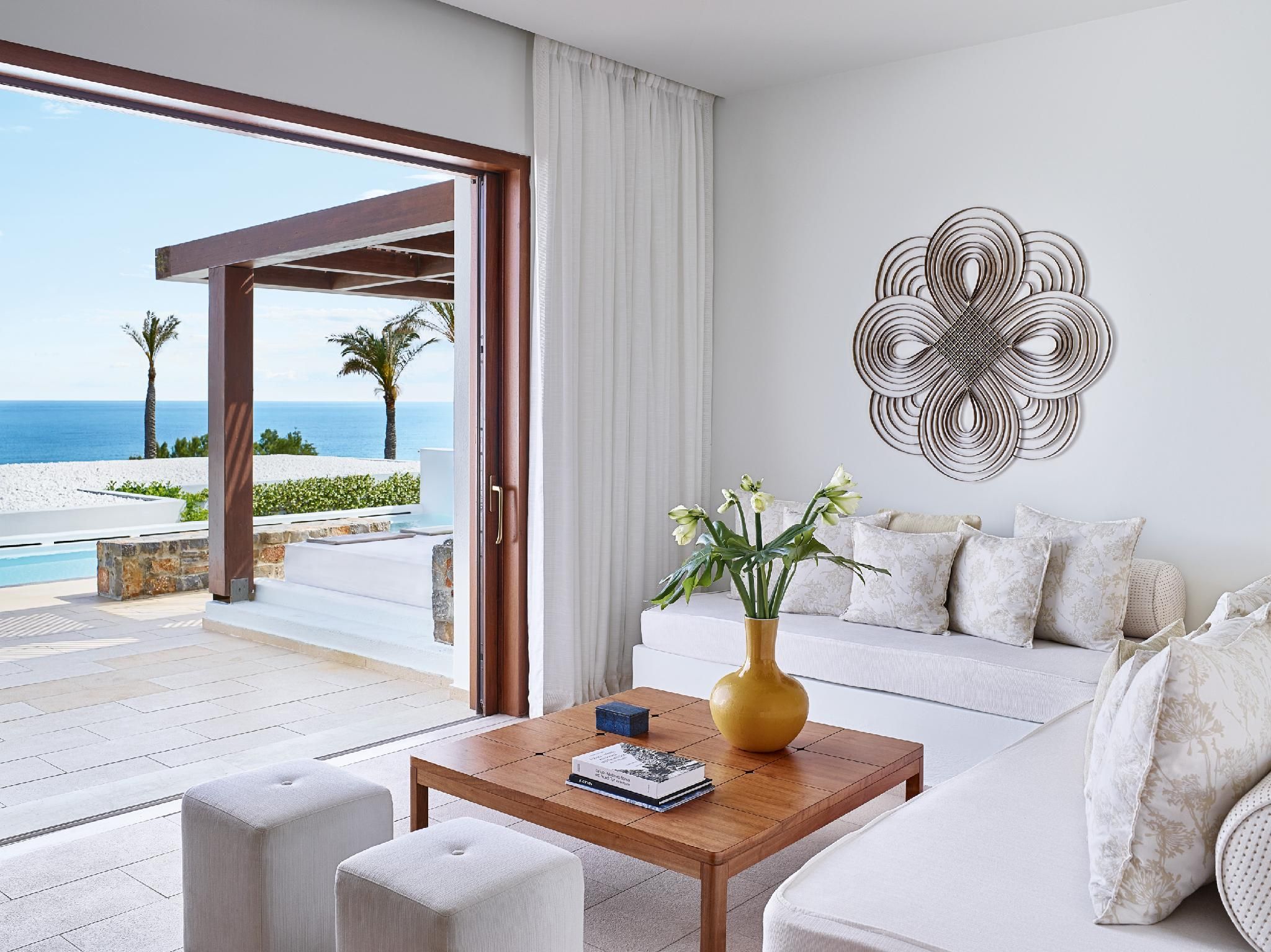Royal Sea View Villa with Courtyard and Private Heated Pool