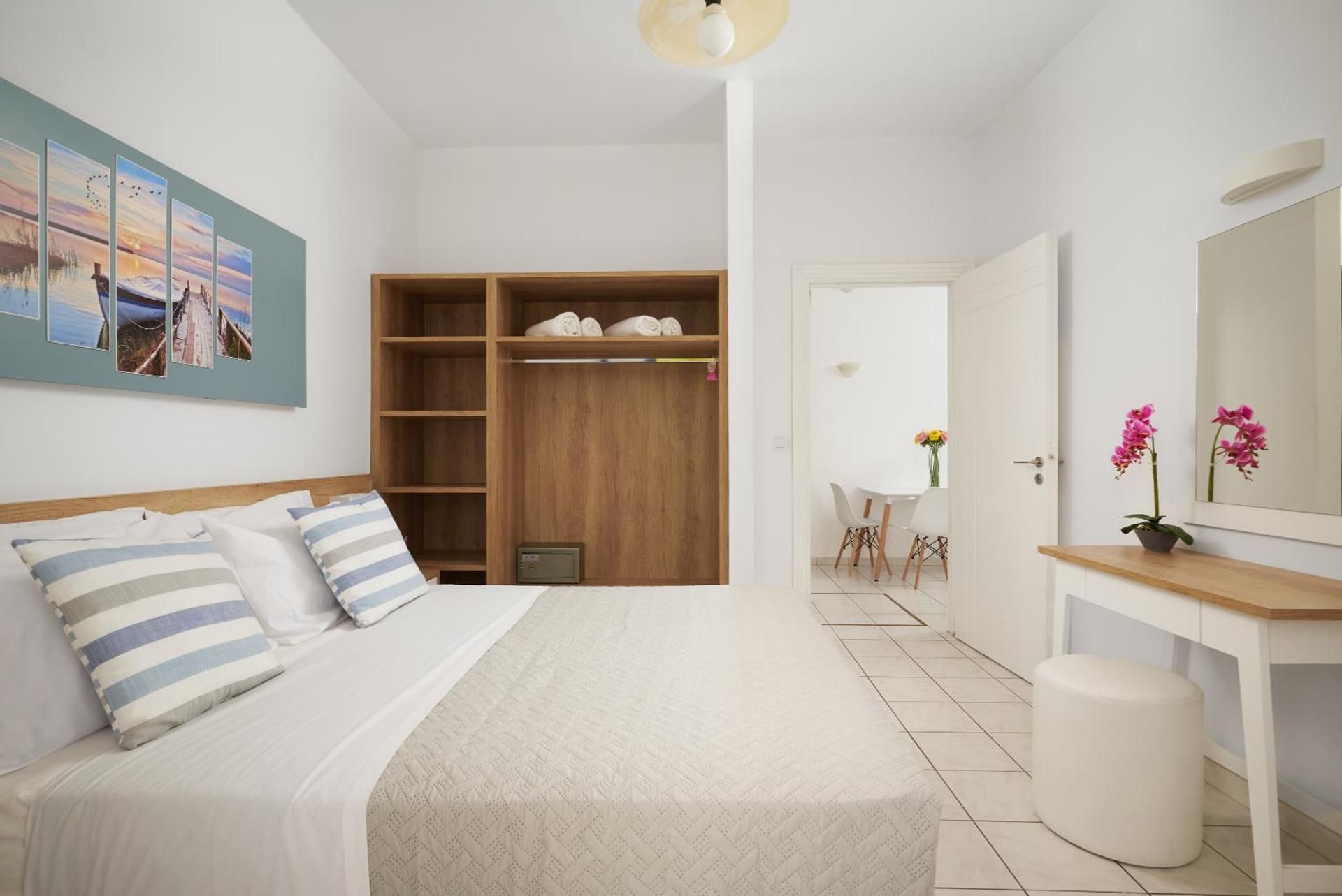 Apartment (3 Adults)
