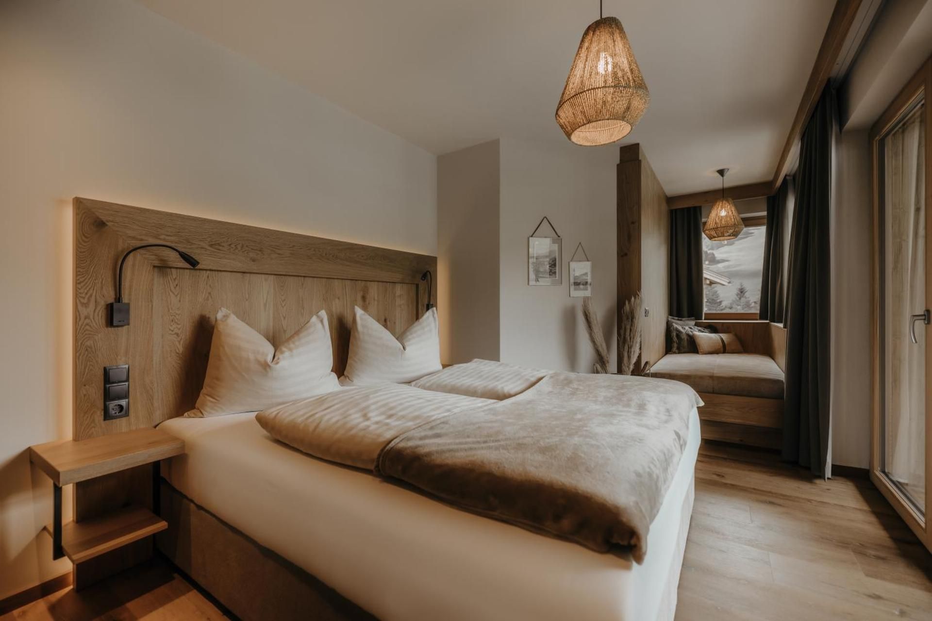 Superior Two-Bedroom Apartment with Mountain View
