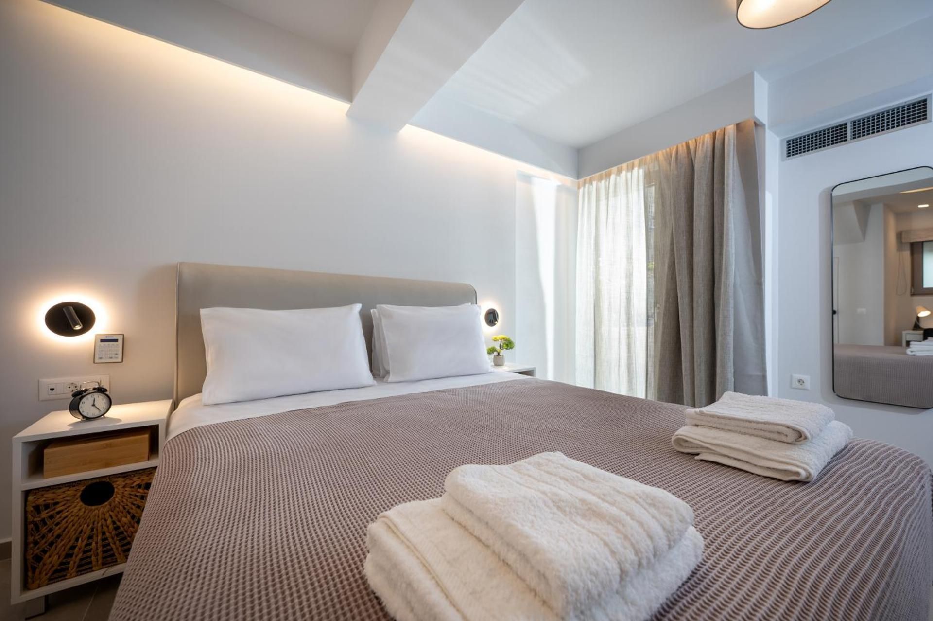 Deluxe One-Bedroom Apartment