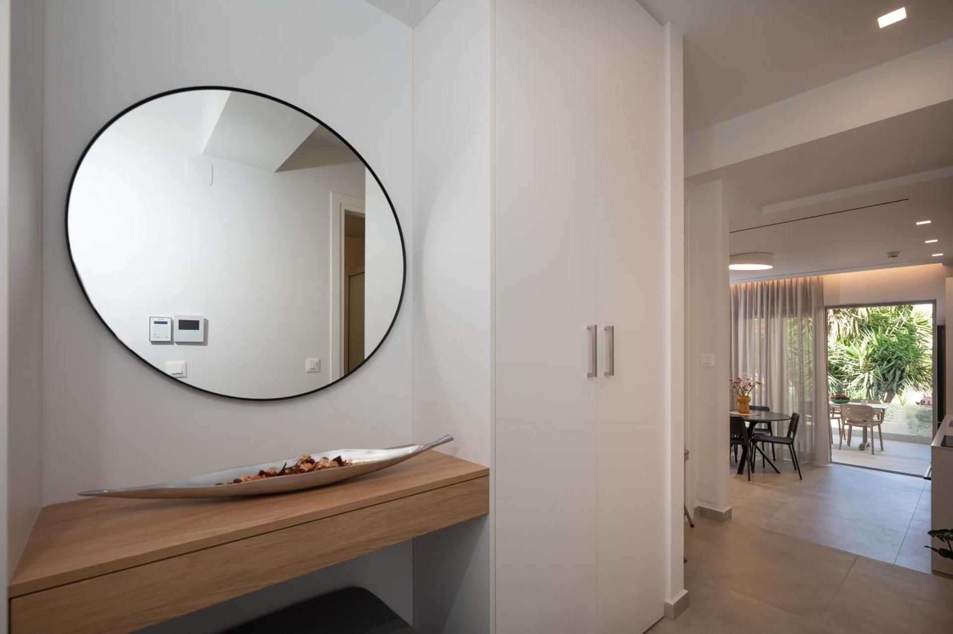 Deluxe One-Bedroom Apartment