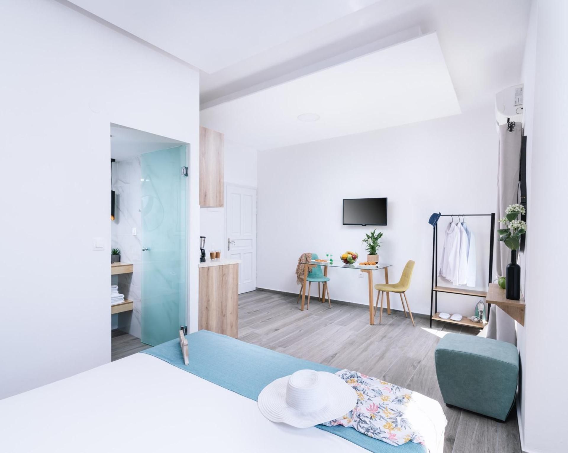 Deluxe King Suite