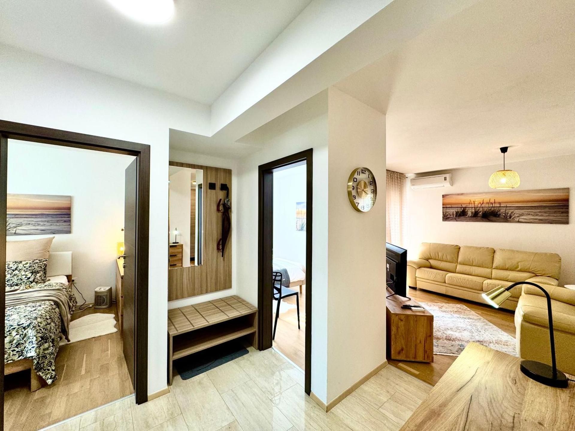 Deluxe Two-Bedroom Apartment (4 Guests)