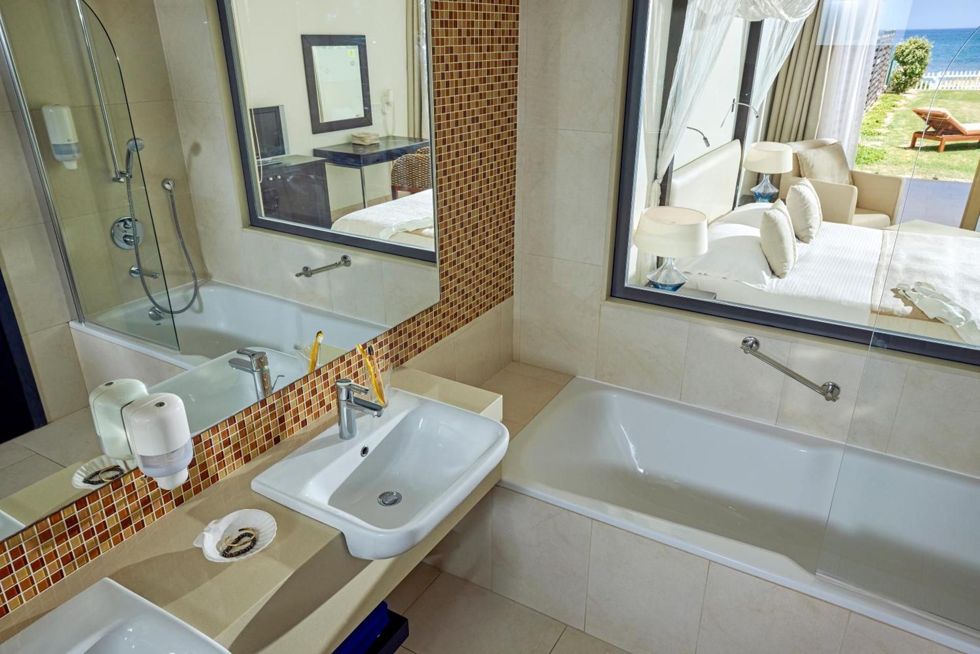 Deluxe Suite with Private Pool & Sea View