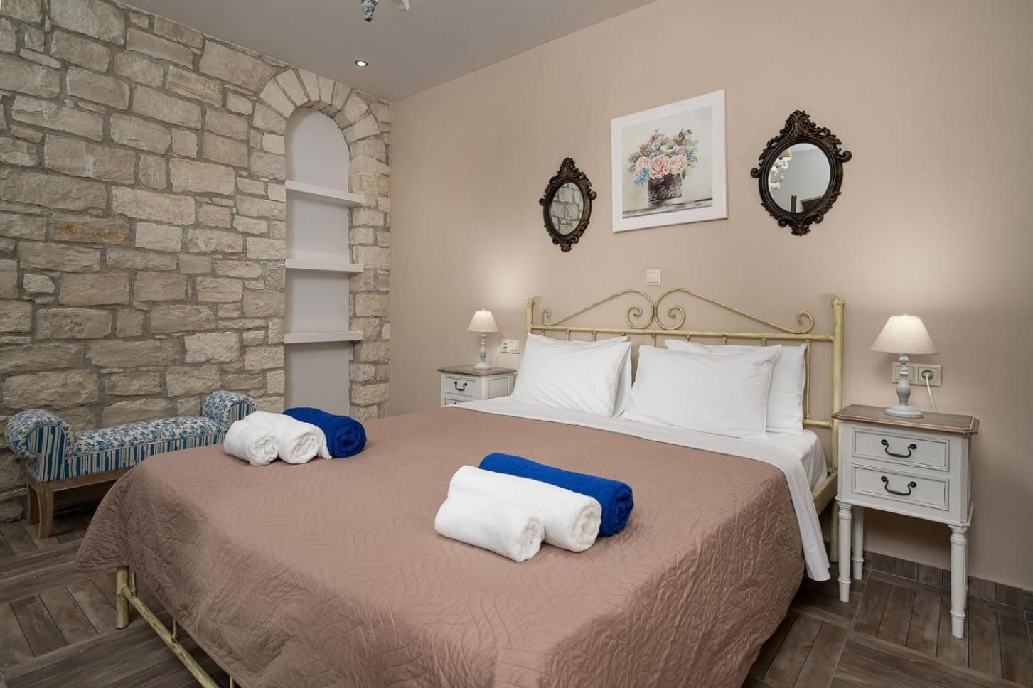 One-Bedroom Deluxe Apartment