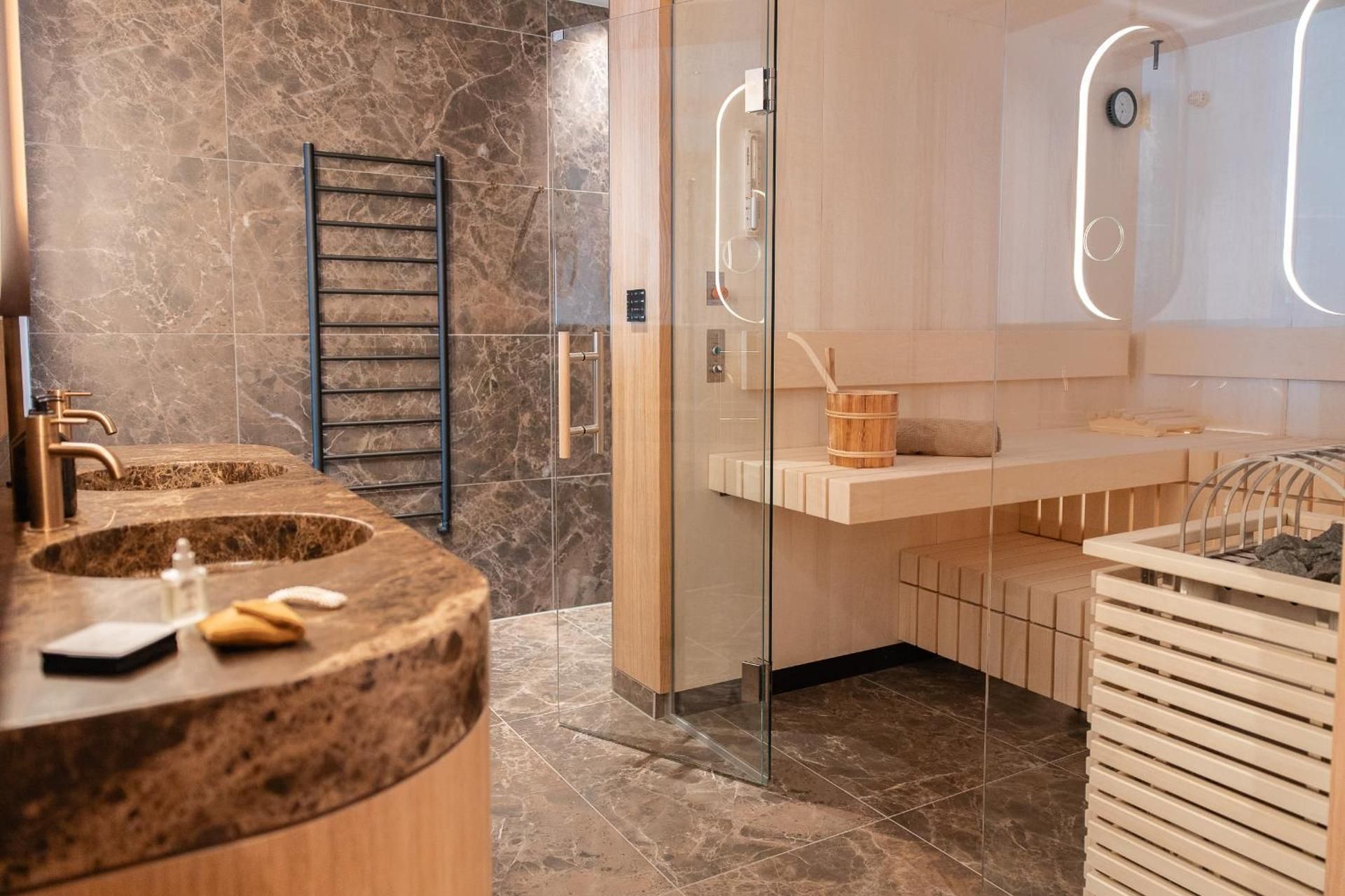 Suite with Hot Tub