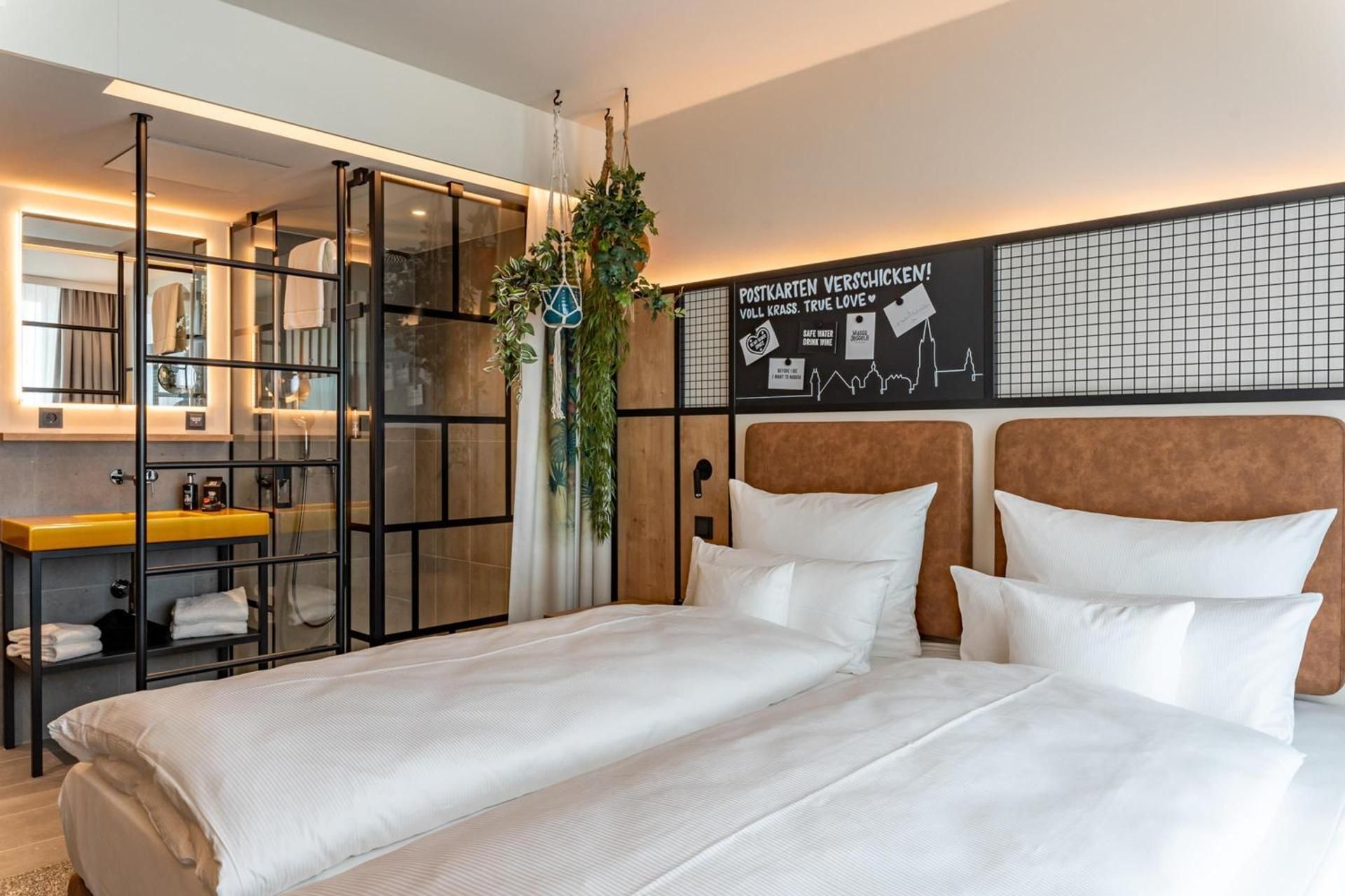 1 King Bed 