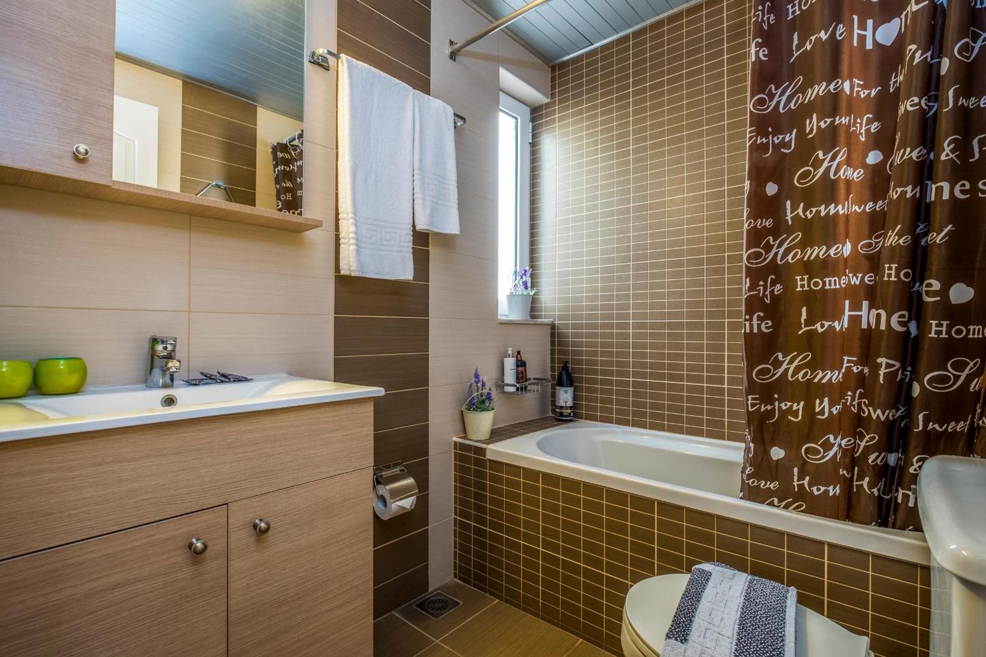 Studio (2 Adults)