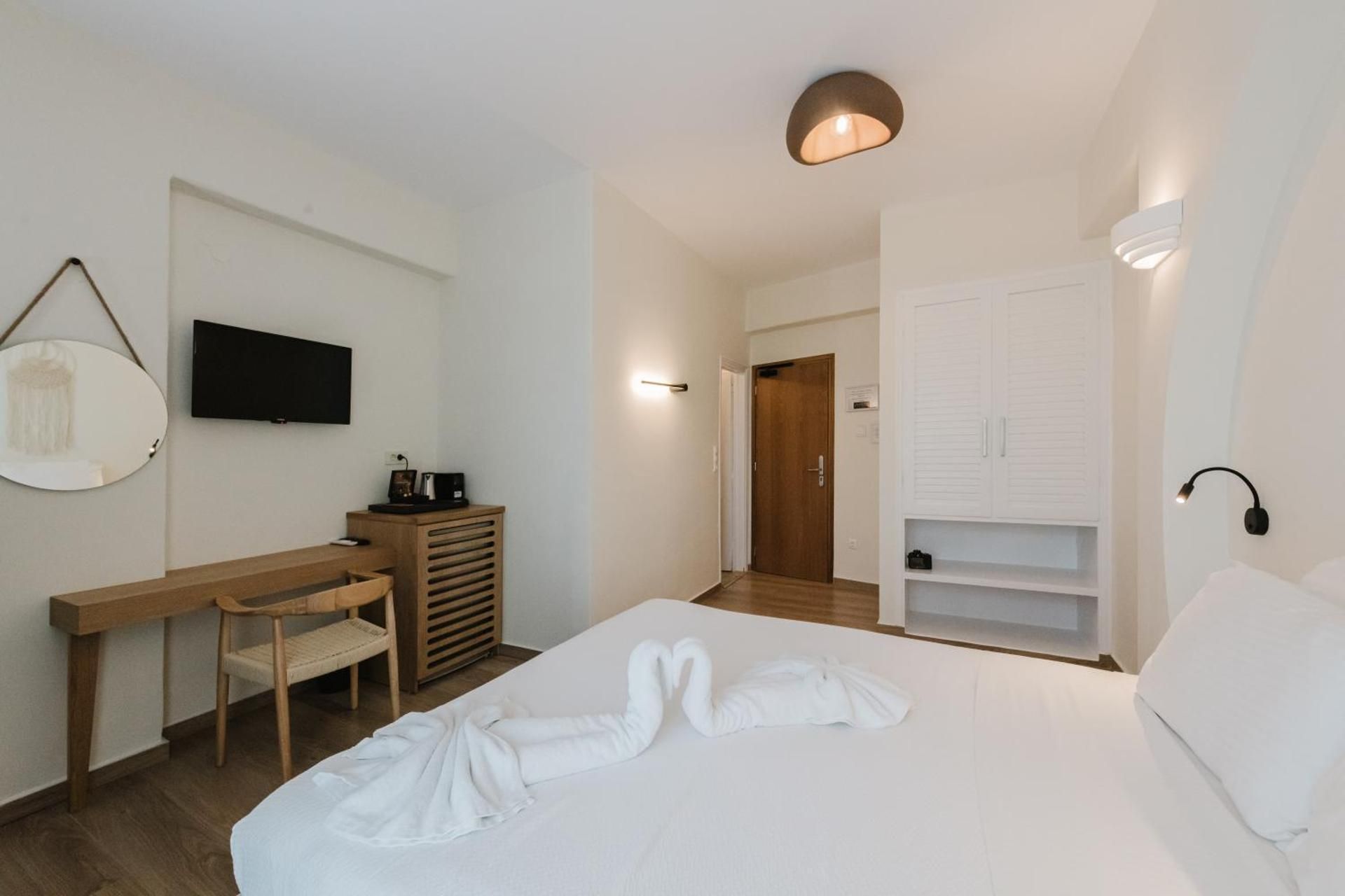 Deluxe Double Room with Side Sea View