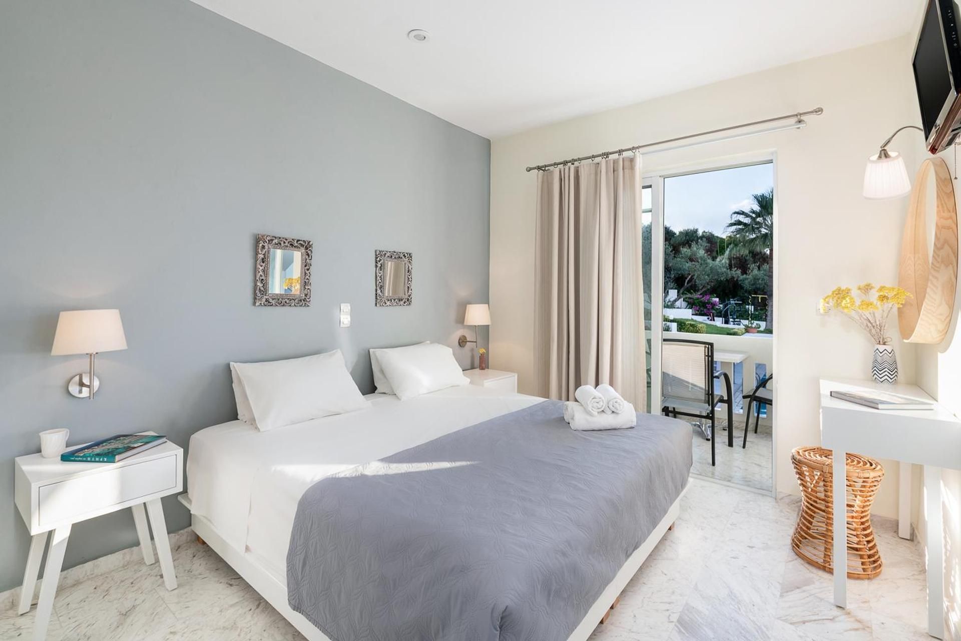 Retire Suite With Heated Swim Spa and Panoramic View