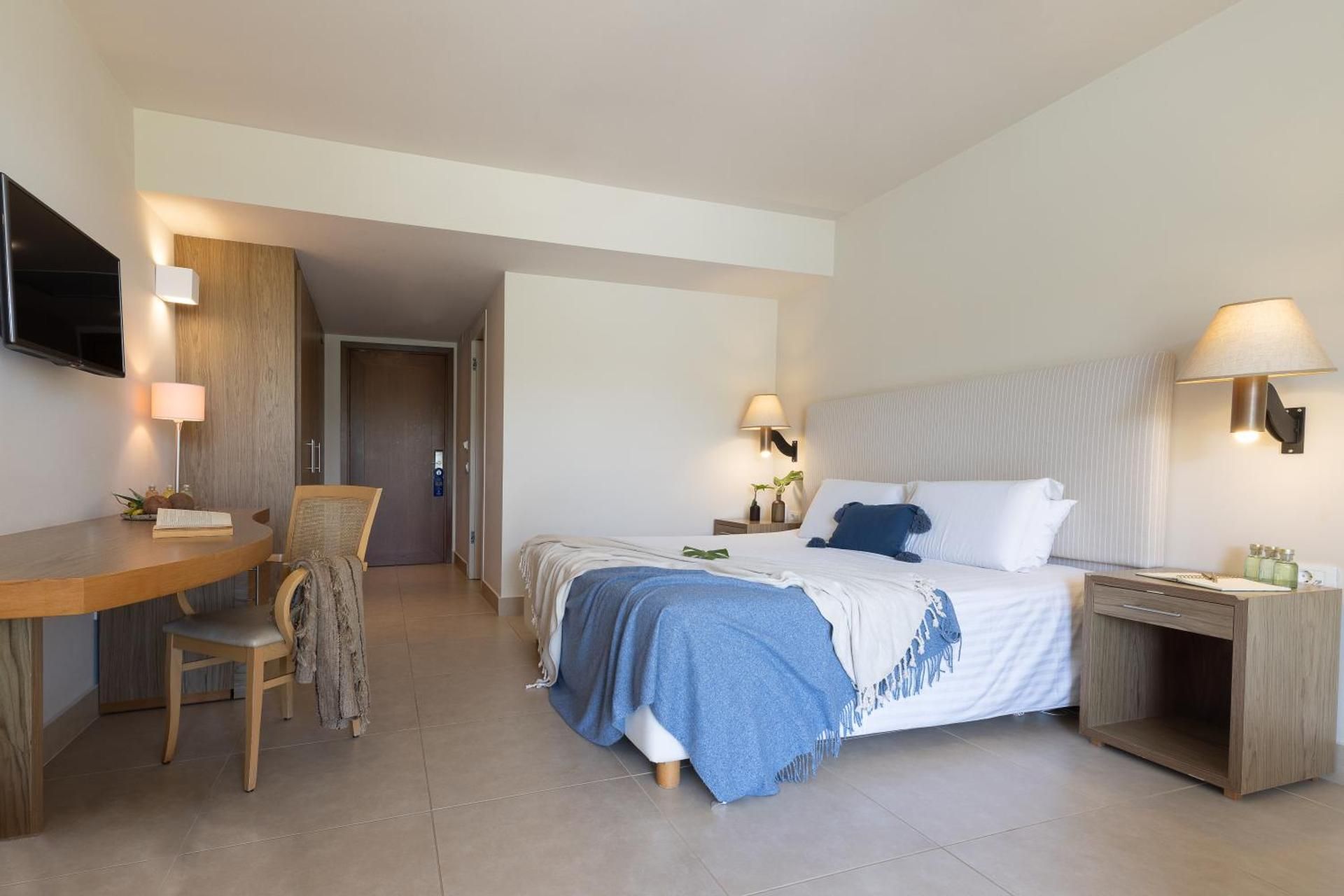 Superior Double or Twin Room with Swimming Pool Access