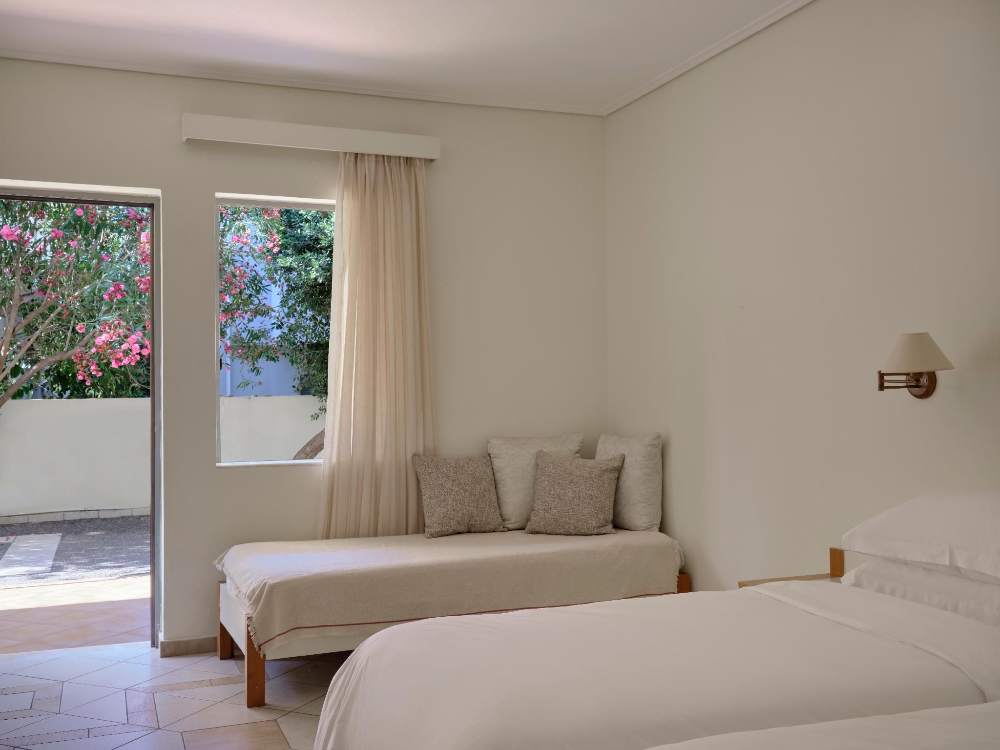 Land View Triple Room