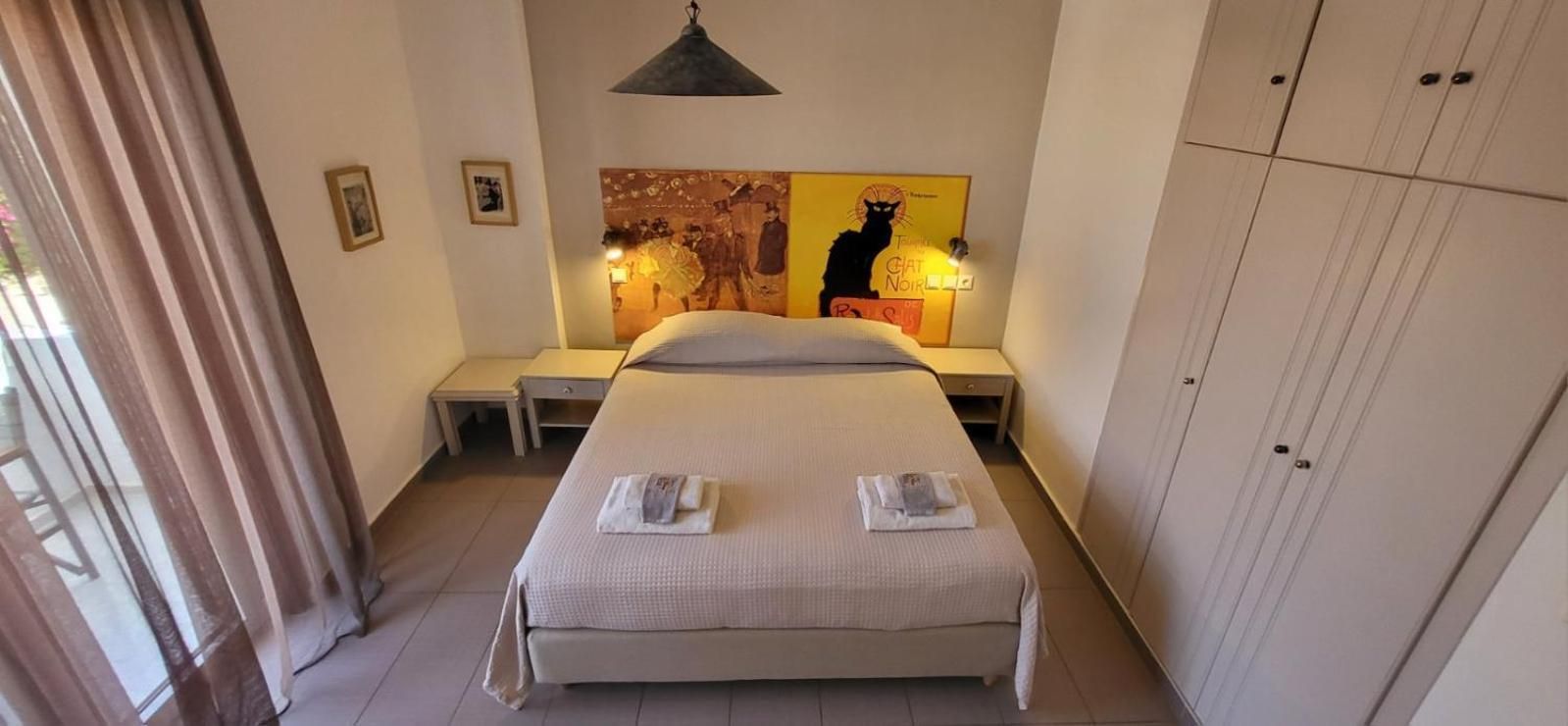 Economy Room with Street View