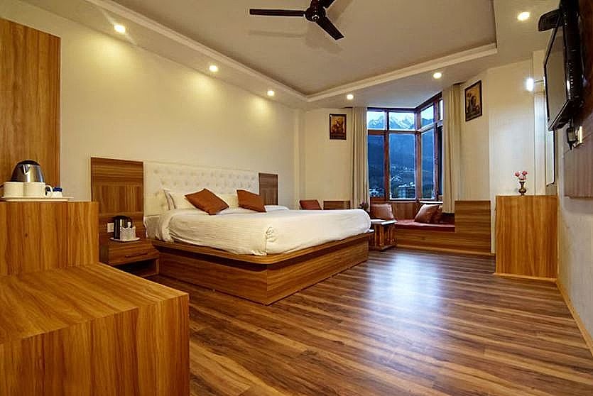 Super Deluxe Room ( Snow Peaks View)