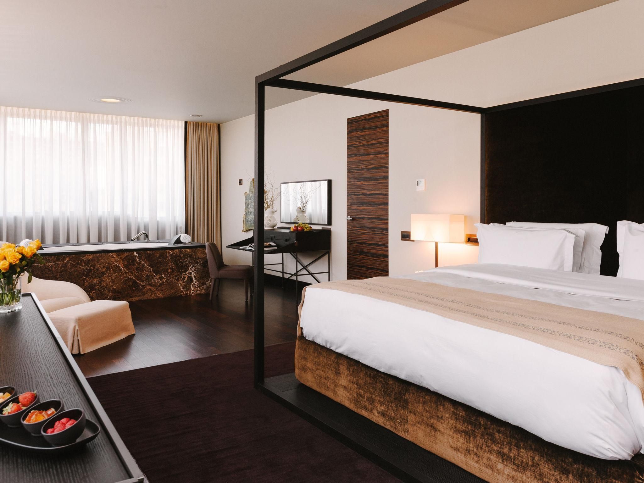 Superior Room with 1 King Size Bed