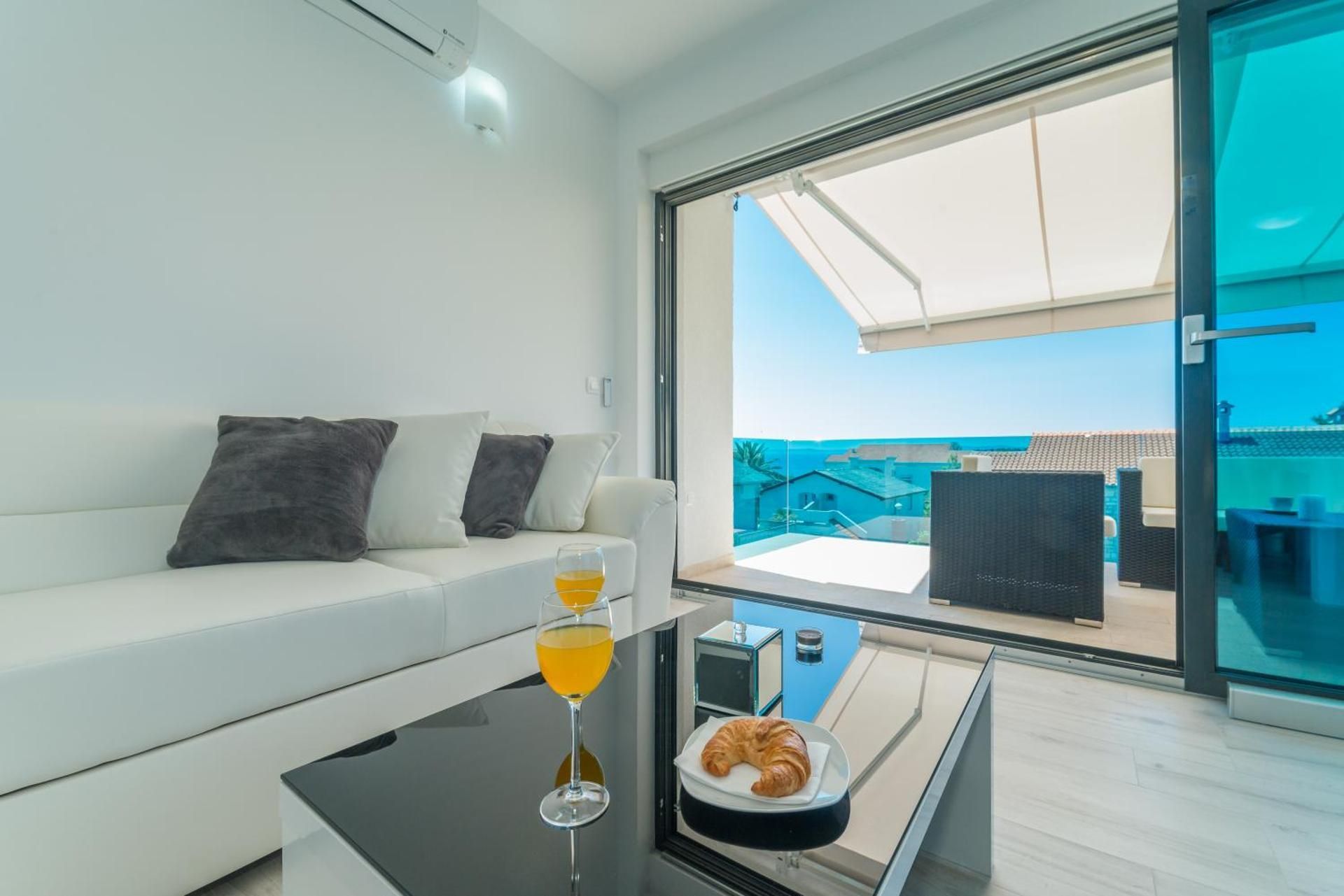 Deluxe Apartment with Sea View