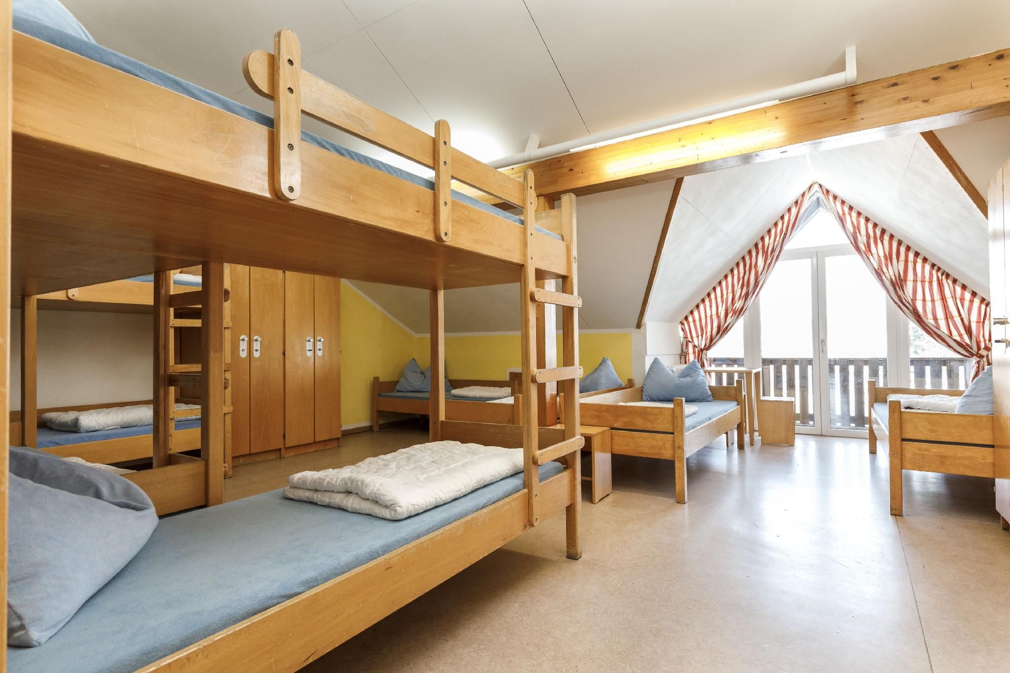Single Bed in Mixed Dormitory Room