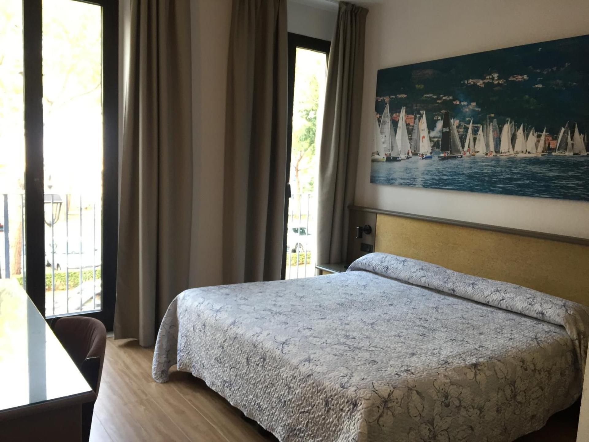Double or Twin Room with Lake View