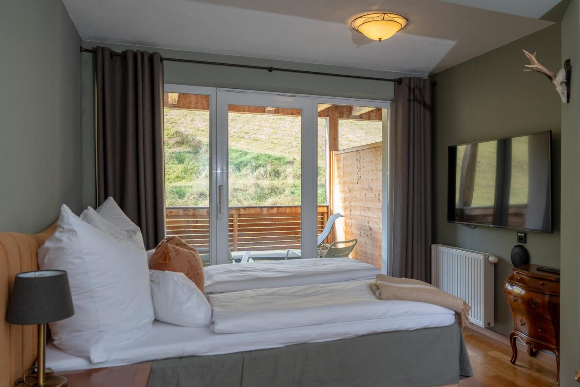 Suite with Mountain View