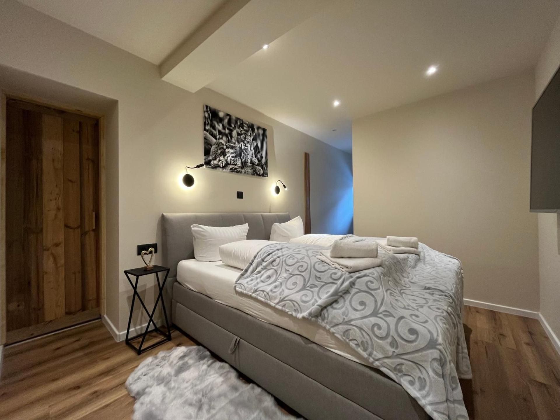 DELUXE APARTMENT