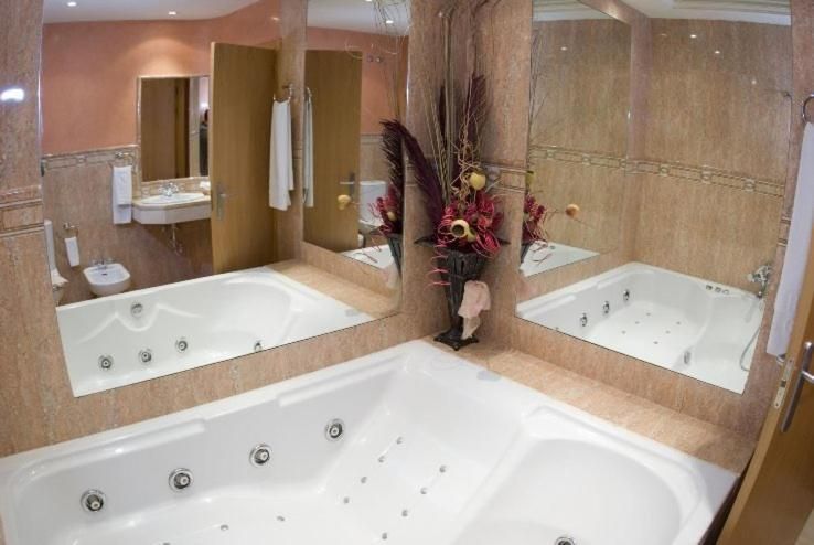 Suite with Spa Bath