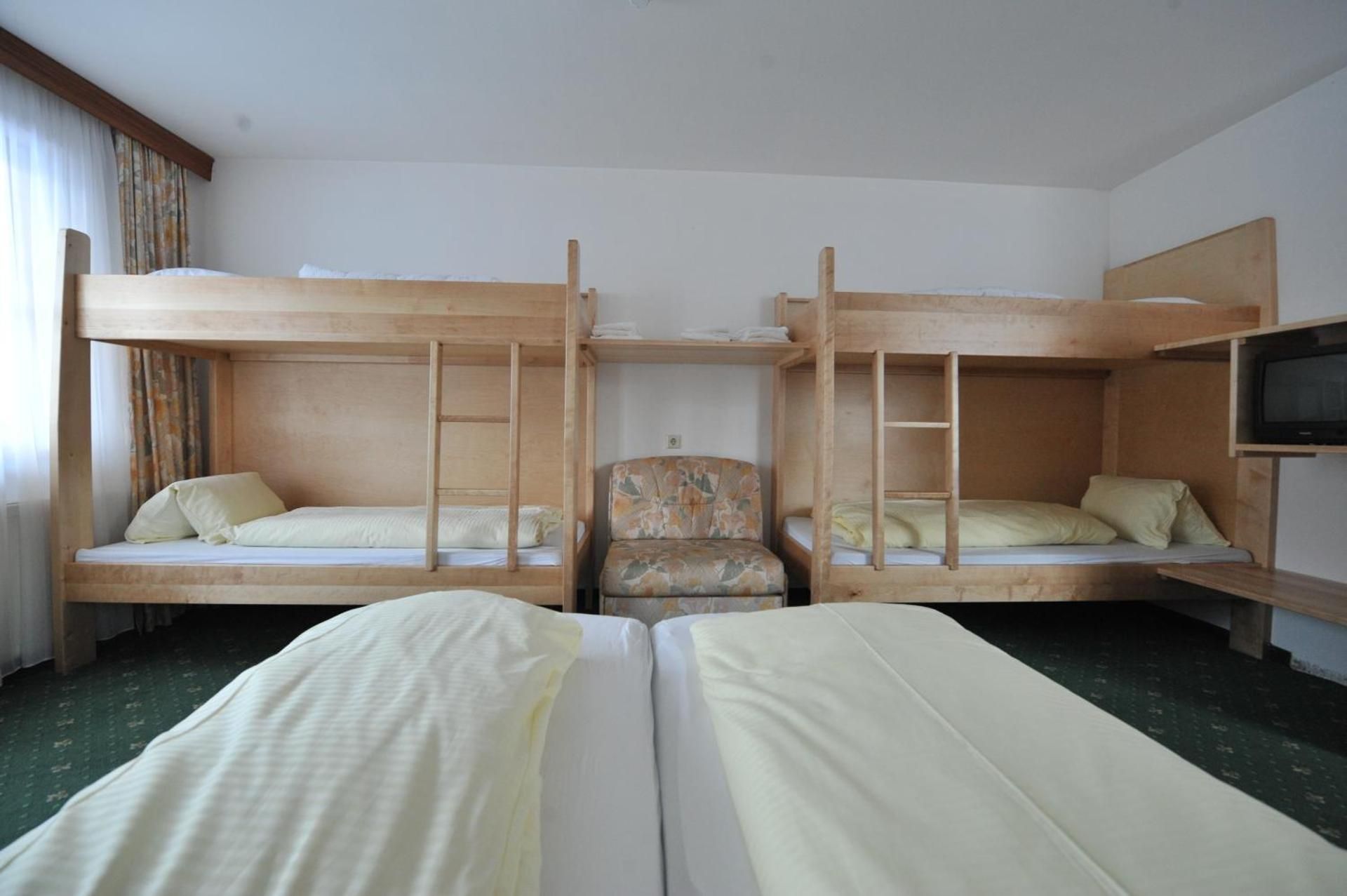 Sextuple Room with Balcony