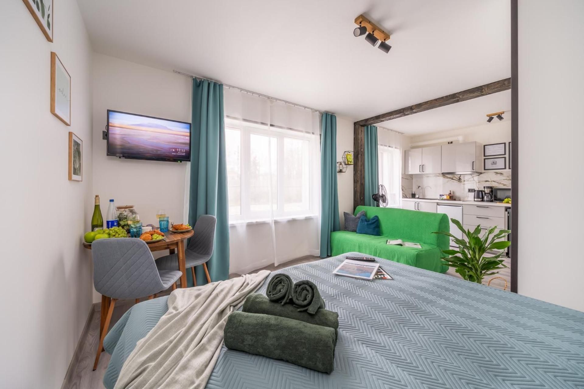 Deluxe Studio Tropics