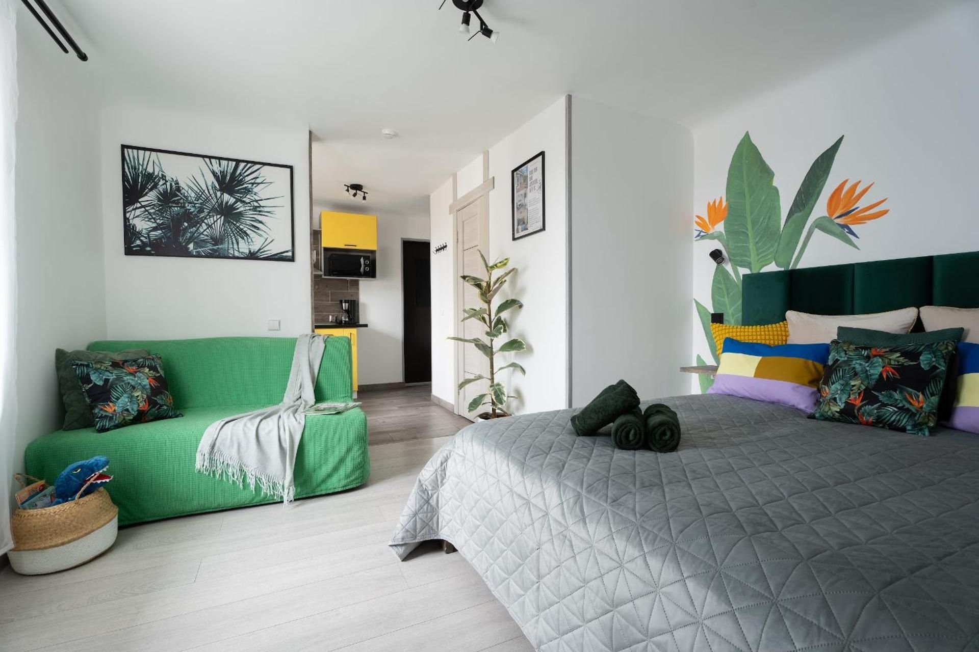 Green Garden & Private Parking Apartments with Playground One-Bedroom Apartment Jungle