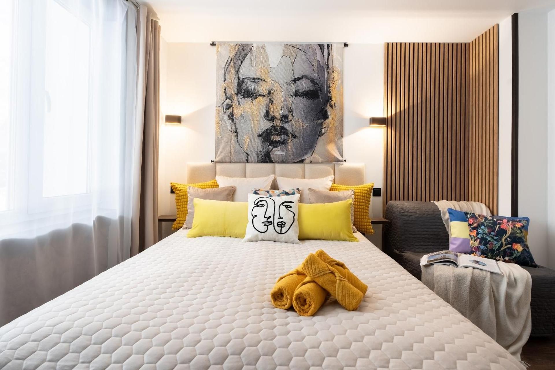 Superior Apartment with Electrical Fireplace