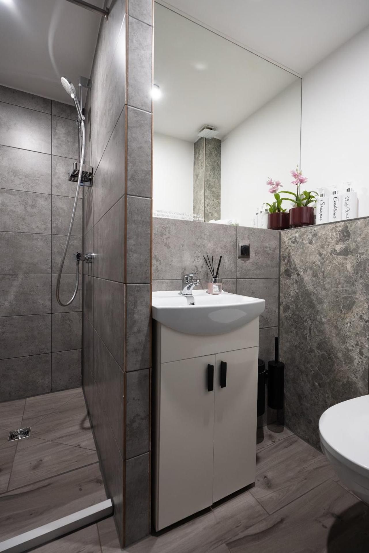 Superior Apartment with Electrical Fireplace