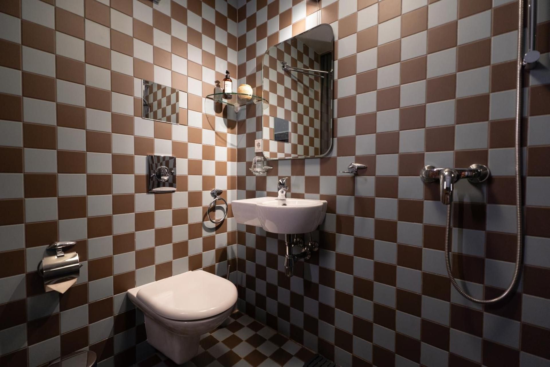 Two Wheels Double Room 2