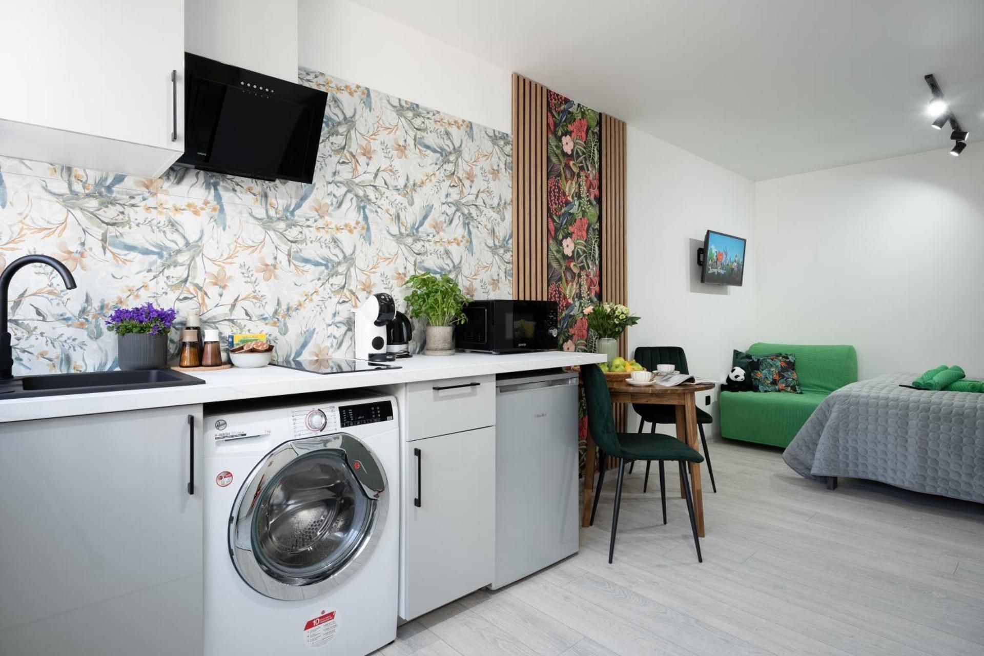 Design One-Bedroom Apartment - Tropical Forest