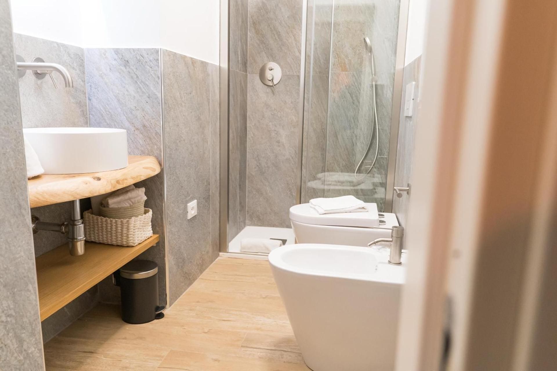 Queen Room with Spa Bath