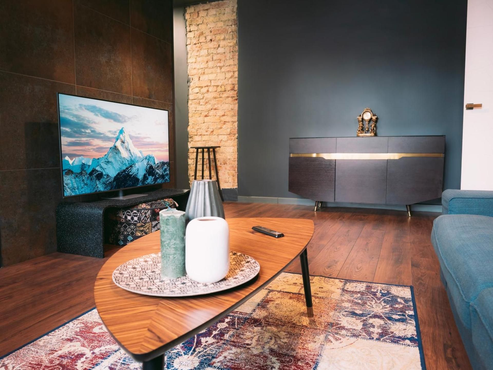 One-Bedroom Apartment (Dark Gray)