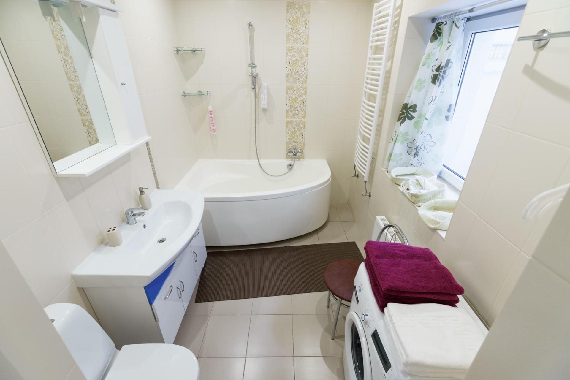 One-Bedroom Apartment with Fireplace