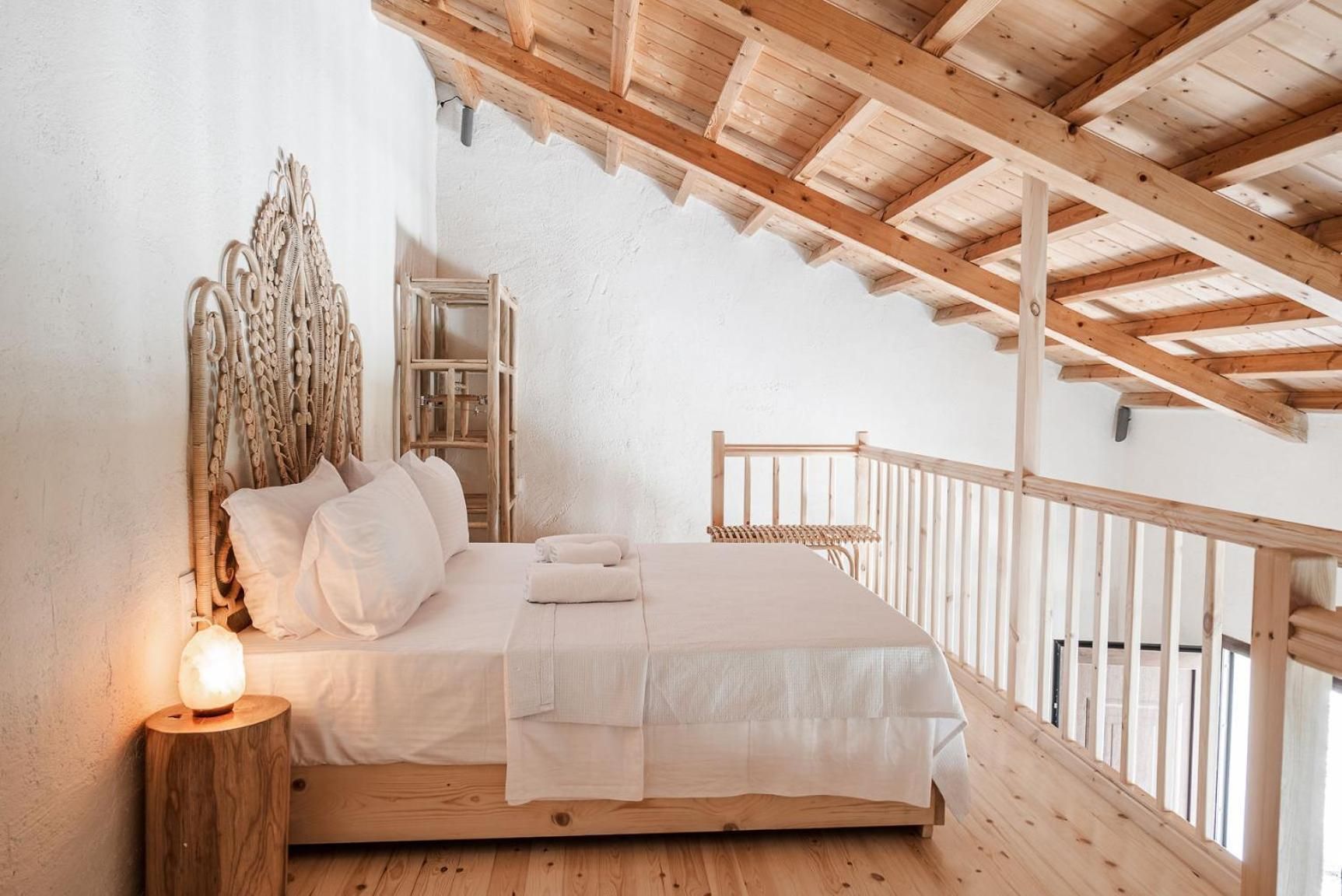Deluxe One-Bedroom Apartment