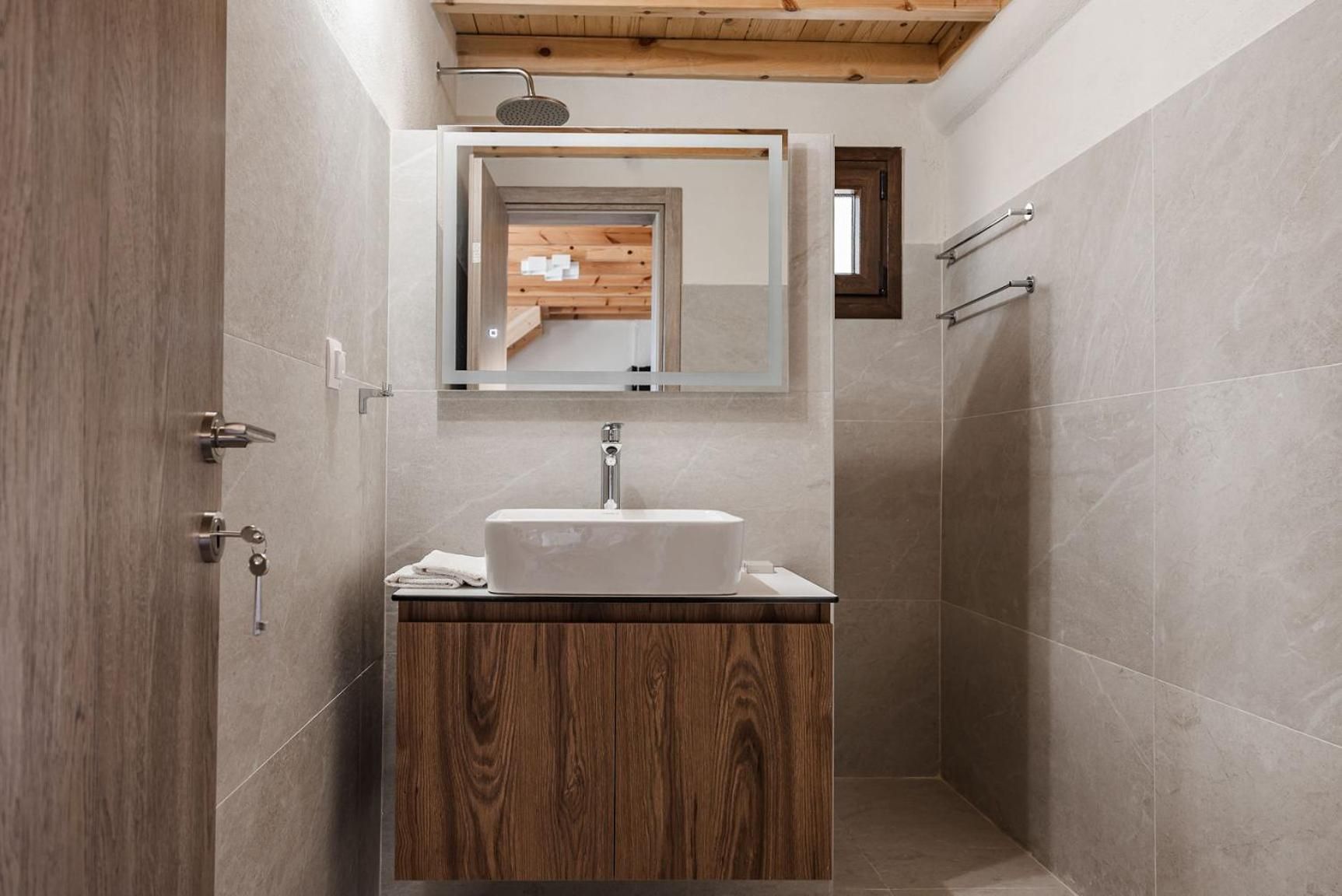 One-Bedroom Deluxe Apartment
