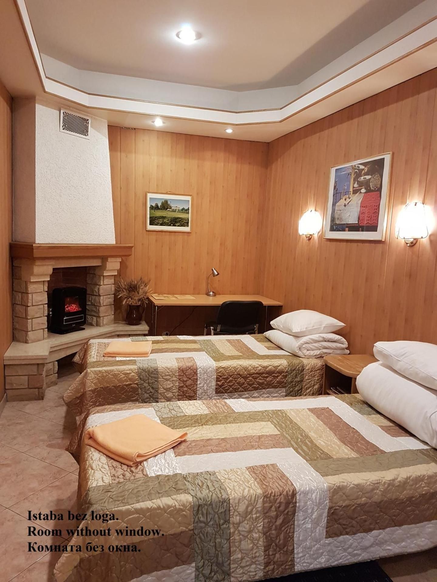 Economy Twin Room with Shared Bathroom