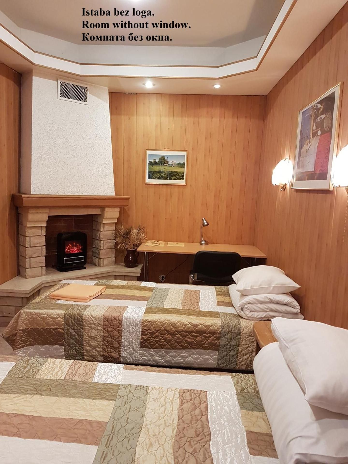 Sky High Hotel Airport Economy Twin Room with Shared Bathroom 3