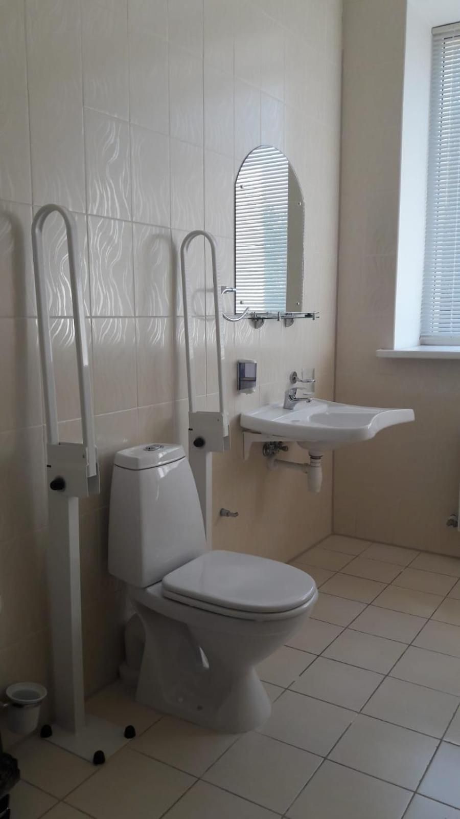 Sky High Hotel Airport Twin Room - Disability Access