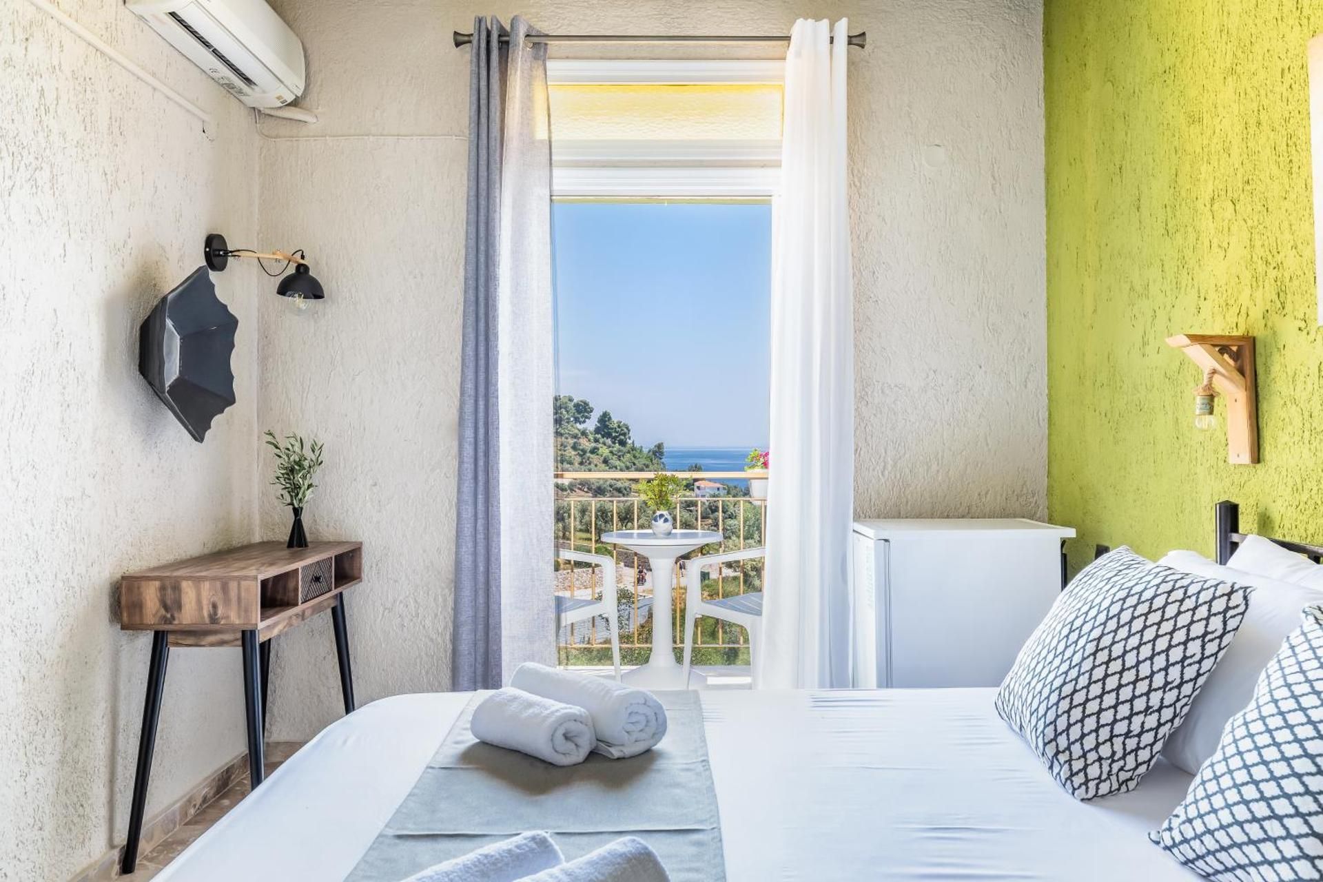 Deluxe Double Room with Balcony and Sea View