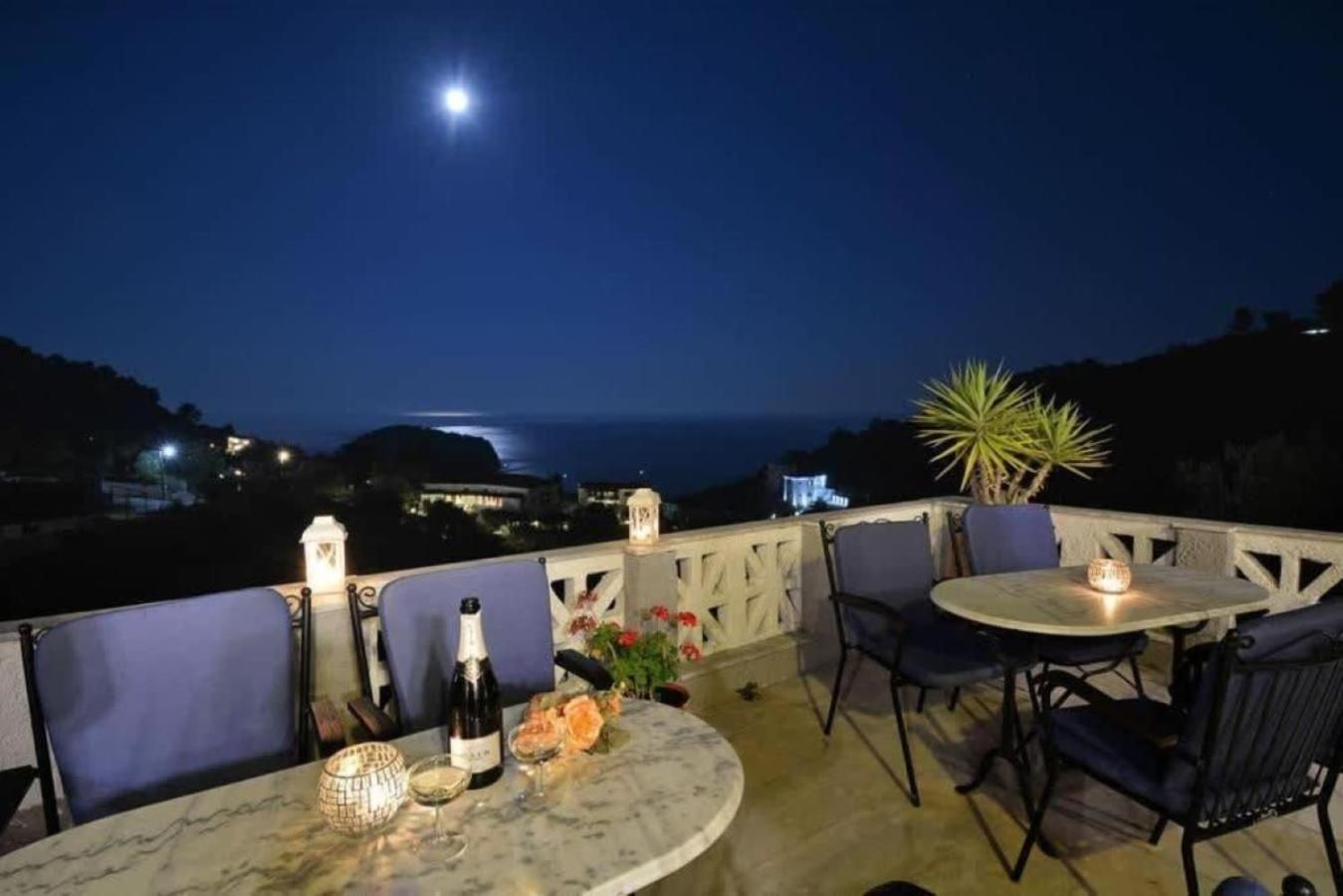 Deluxe Double Room with Balcony and Sea View