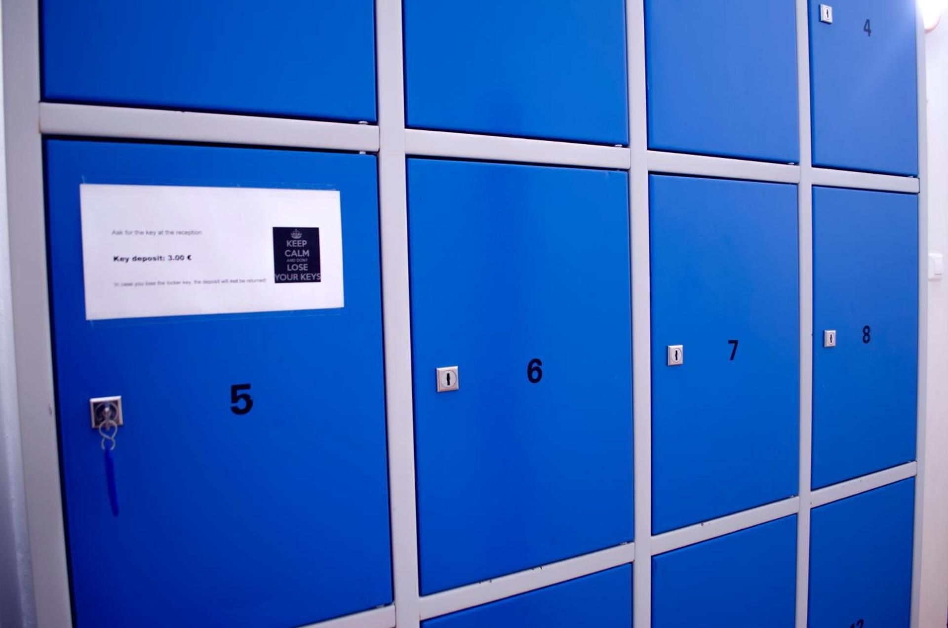 shared lounge/tv area