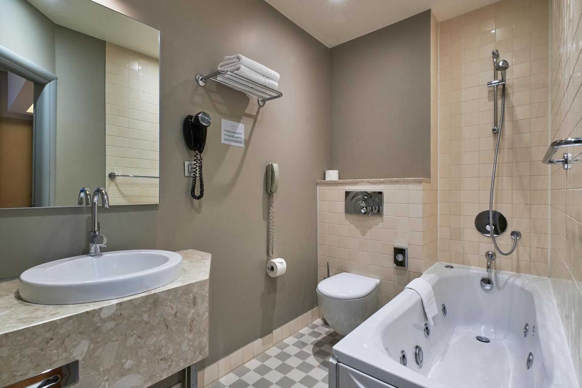 Opera Hotel Twin Room 2