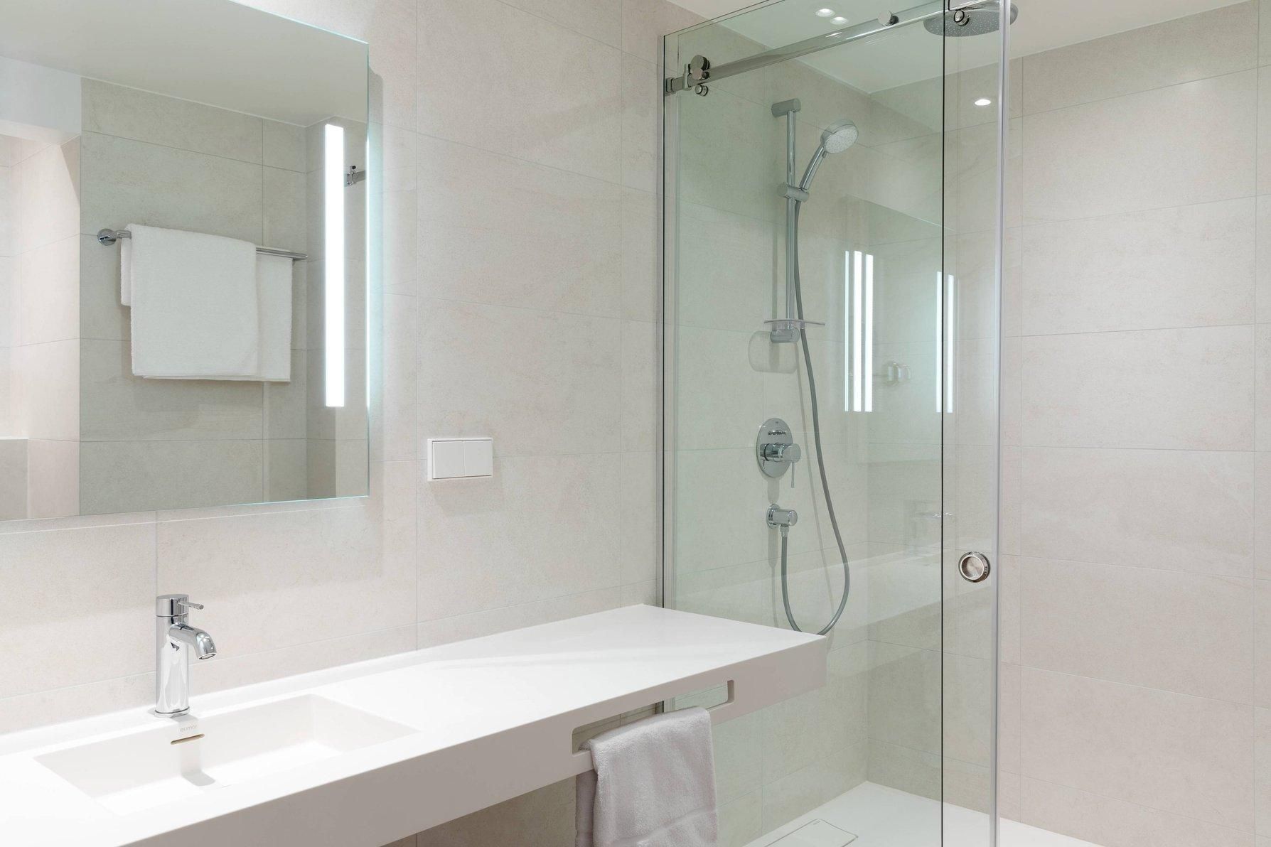 1 bedroom junior suite, 1 king, sofa bed, city view, corner room