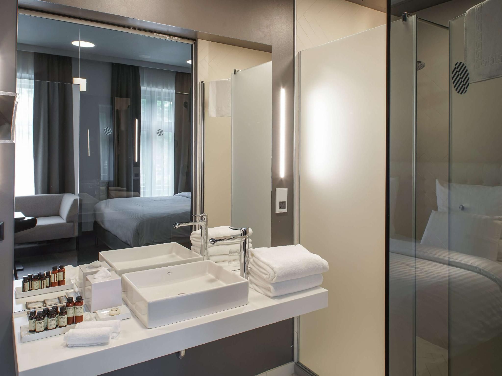 PREMIUM DELUXE, 1 King Size Bed, Park View